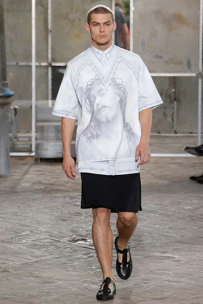 Look 46